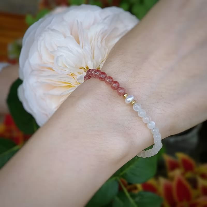 │14kgf輕珠寶│珍珠草莓晶月光石手鍊