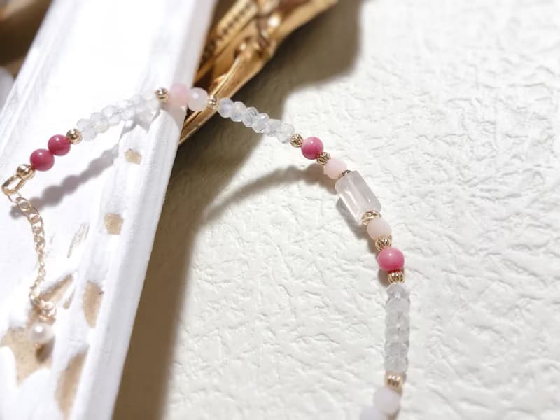 粉晶、粉澳寶、月光石 天然石手鍊