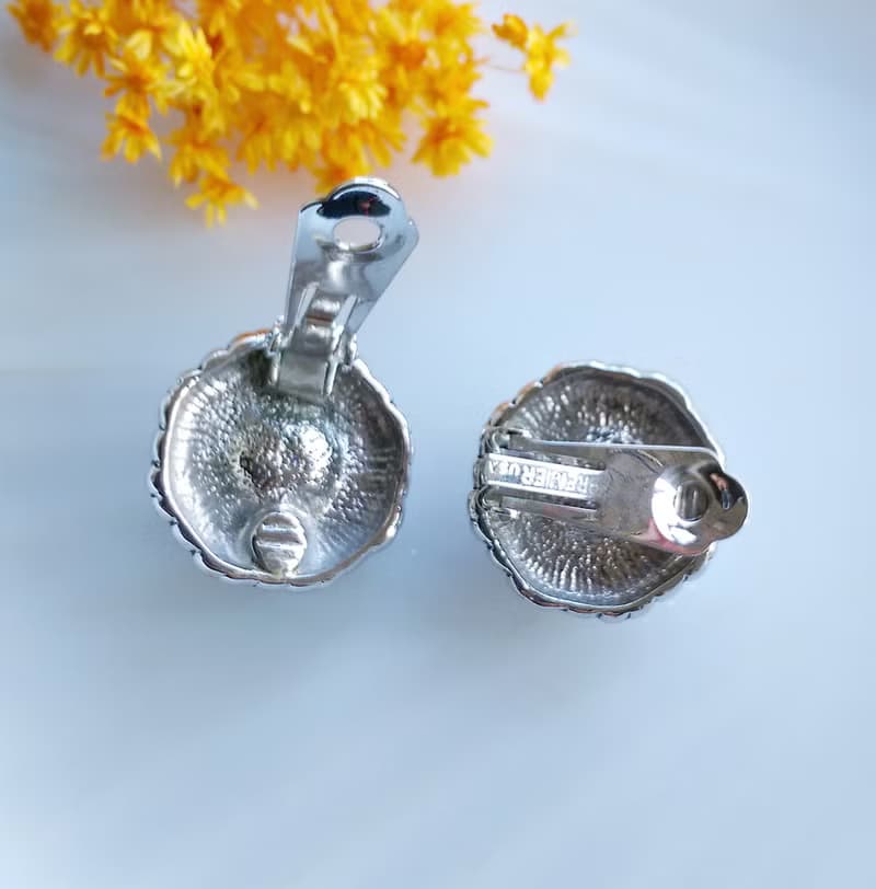 【西洋古董飾品 】PREMIER 銀色調 仿珠 知性 氣質 夾式耳環