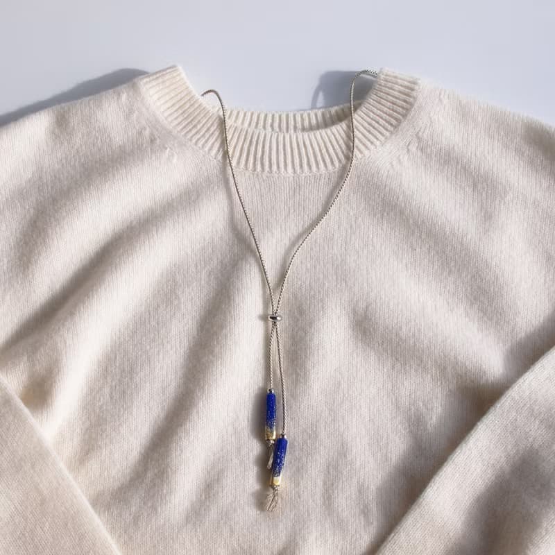 日本製　ラリエットネックレス  Ultramarine　銀化ガラス風モチーフ　金属アレルギー対応　ロングネックレス