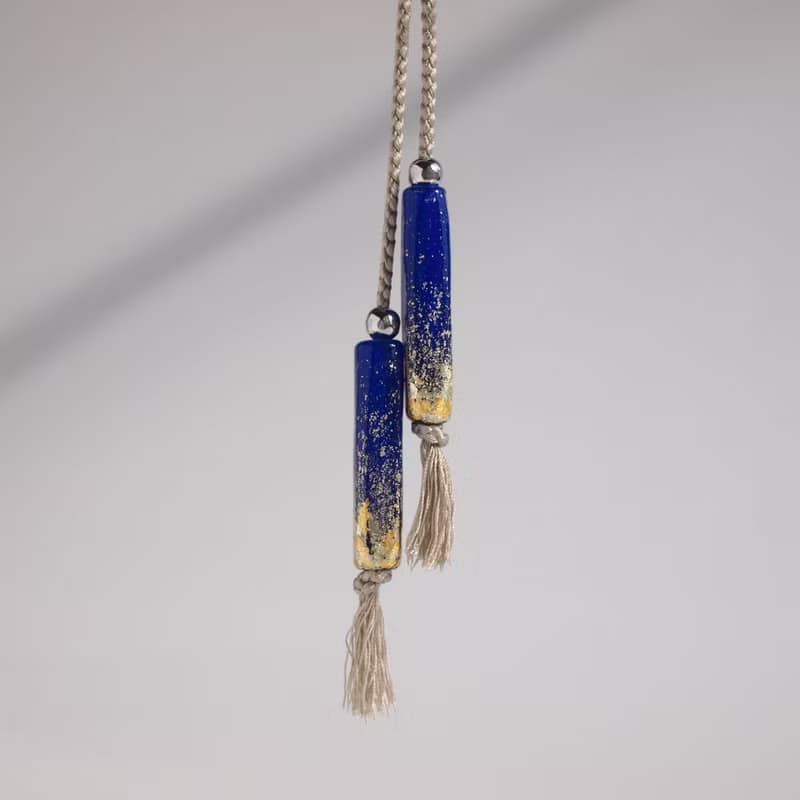 日本製　ラリエットネックレス  Ultramarine　銀化ガラス風モチーフ　金属アレルギー対応　ロングネックレス