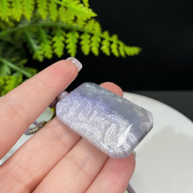 優質精選天然冰紫灰珊瑚玉吊墜冰潤玉化老料苔蘚蟲紋長方形無事牌