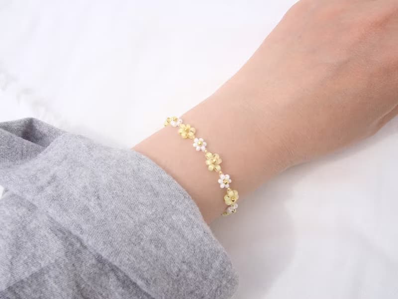ビーズブレスレット　【　黄色いお花　】　マグネット金具　ペアアクセサリー　フラワー　バングル