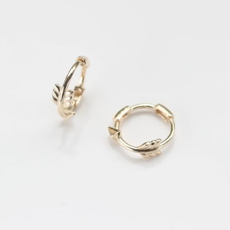 14K 羽毛箭矢小耳扣 (單個) (內徑 6 mm)