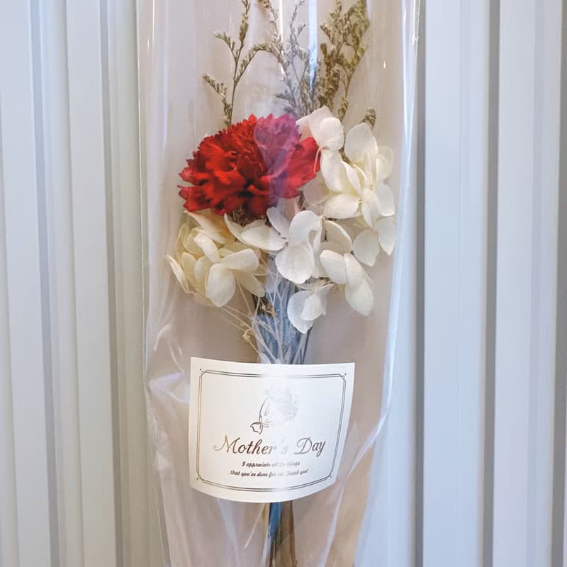 母親節小花束。母親節花束。花束。康乃馨。母親節花禮。小花束