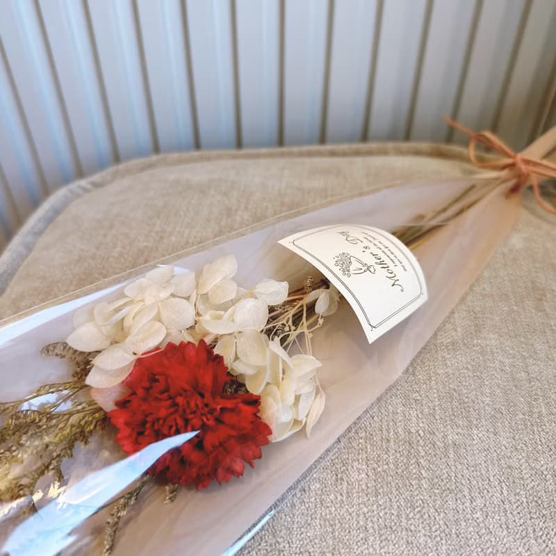 母親節小花束。母親節花束。花束。康乃馨。母親節花禮。小花束