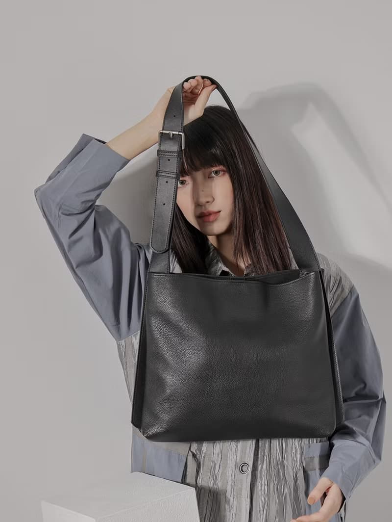 supportingrole 3層真皮中性簡約方形肩側背包 黑