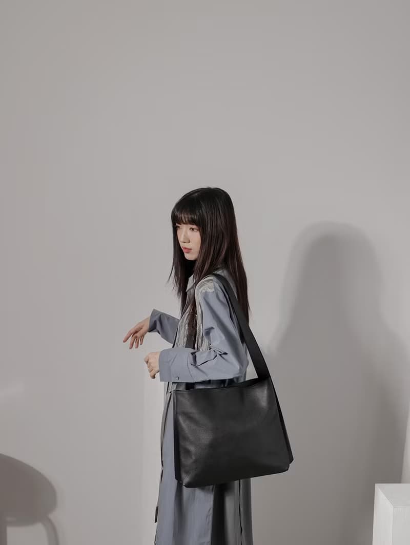 supportingrole 3層真皮中性簡約方形肩側背包 黑