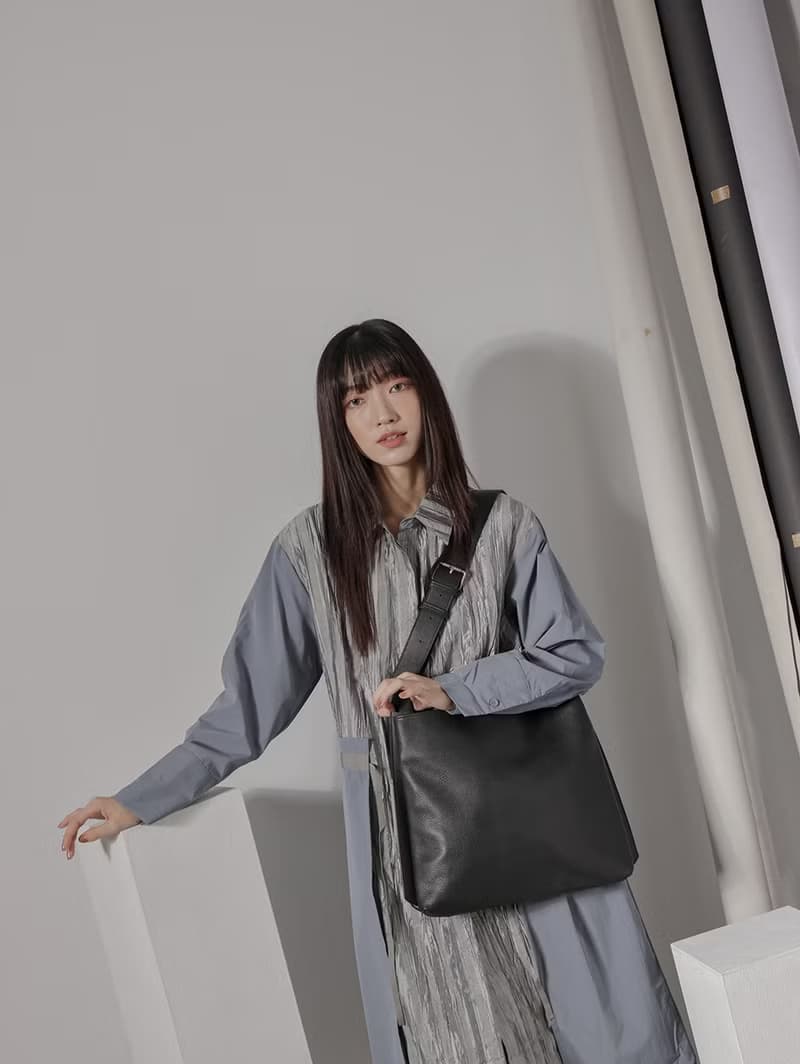 supportingrole 3層真皮中性簡約方形肩側背包 黑