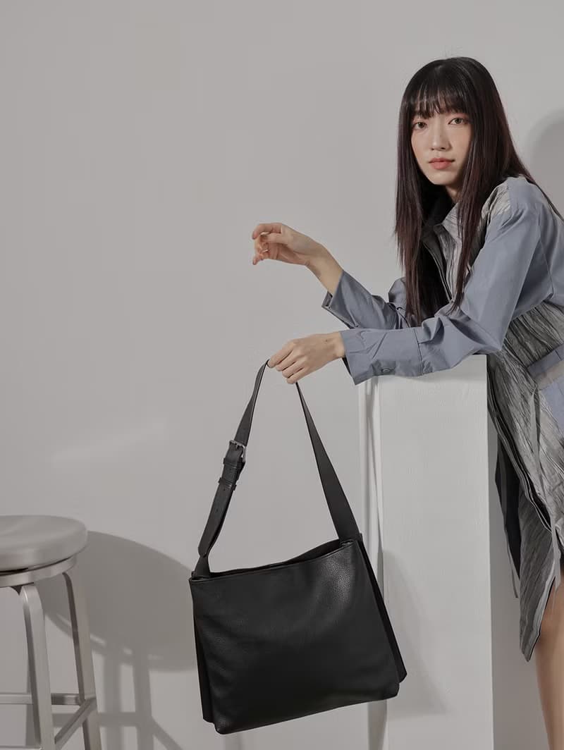 supportingrole 3層真皮中性簡約方形肩側背包 黑