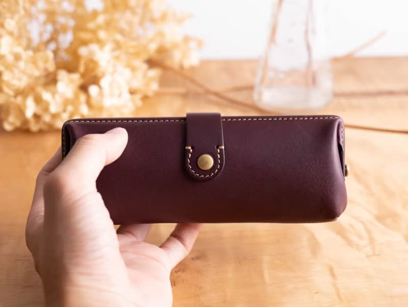 Paka-glass Slim #Plum イタリアンレザーの眼鏡ケース【入学祝】【就職祝】【カスタム可能なギフト】