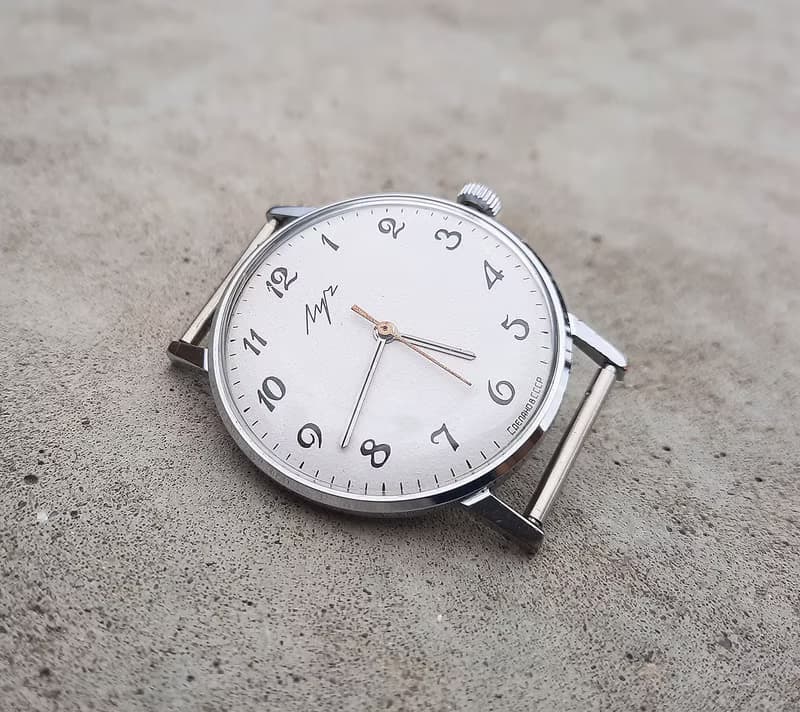 Luch 2209 wind up Soviet wrist watch vintage  – classic white dial mens watch