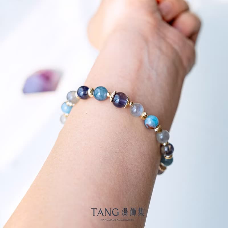 宙夜星夢 手鍊。堇青石 藍兔毛 島嶼海藍寶 拉長石。專注 勇氣 智