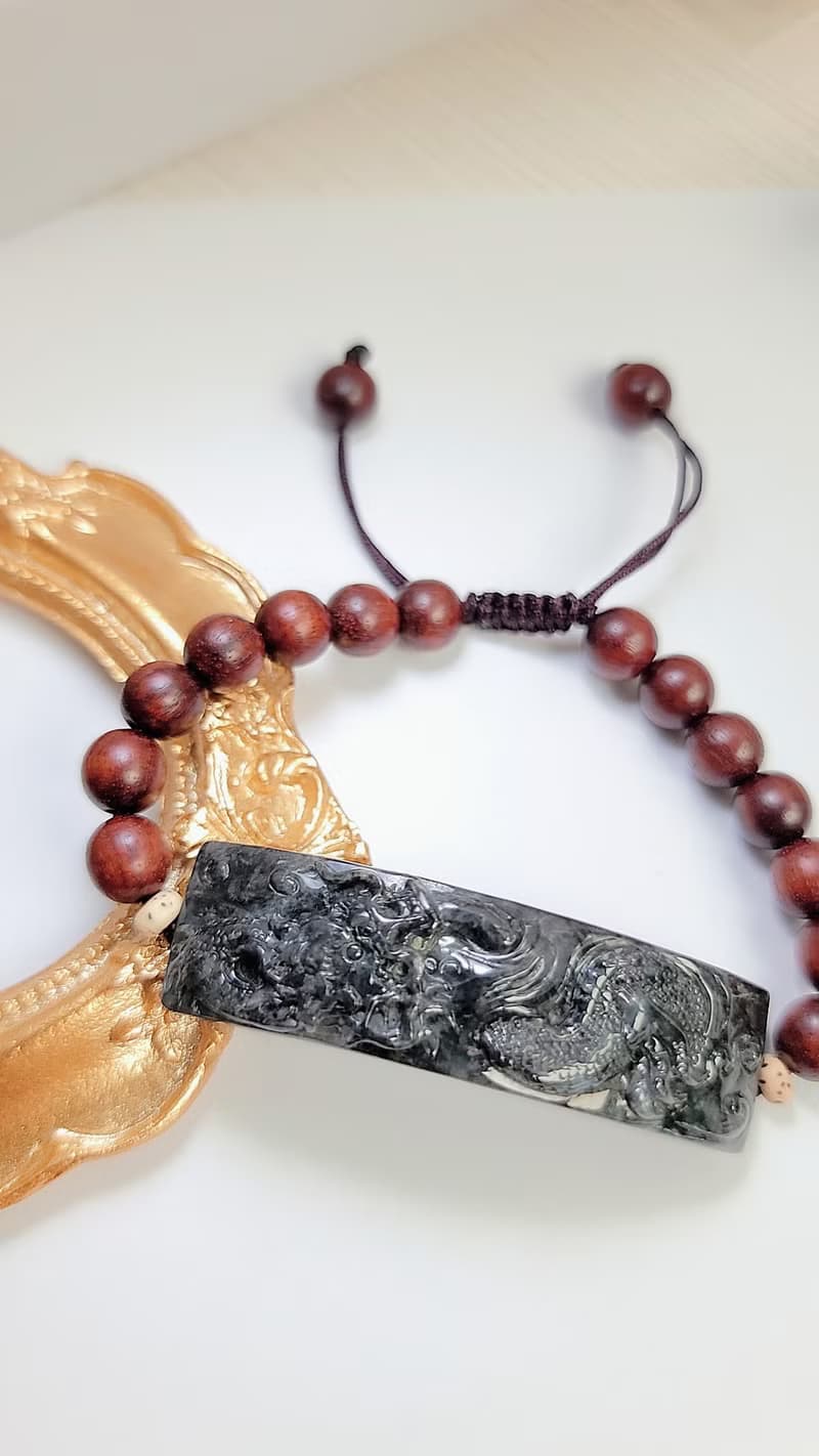 緬甸A貨翡翠手工精雕孤品冰烏雞大龍牌手串