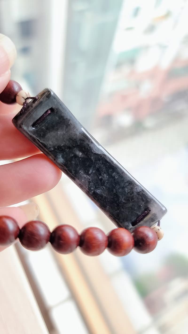 緬甸A貨翡翠手工精雕孤品冰烏雞大龍牌手串