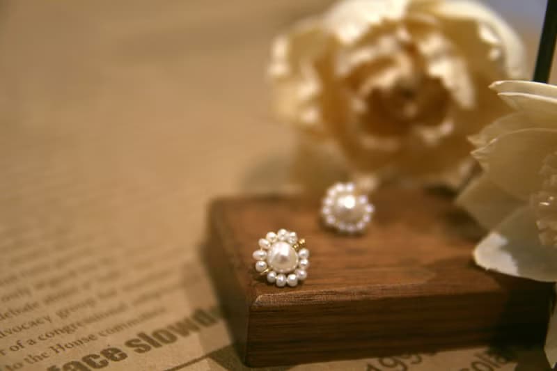 白色雛菊 珍珠耳環 貼耳 可改夾式 手工無痛耳夾