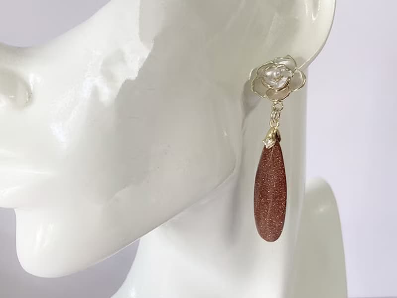 【玫瑰金沙。耳針】金砂石、金邊白玫瑰、手工彩釉|單品保證