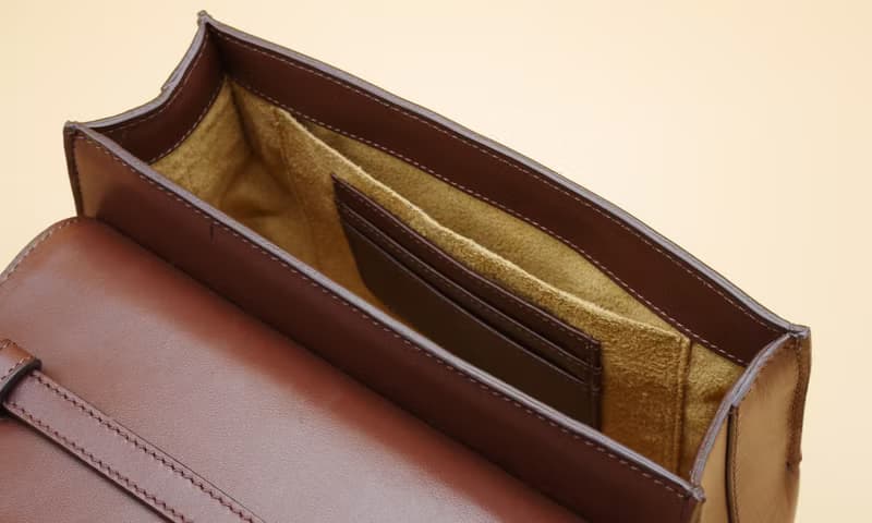 斜背包 Cable Flap Bag 翻蓋手提包 / 核桃棕色 Walnut Brown