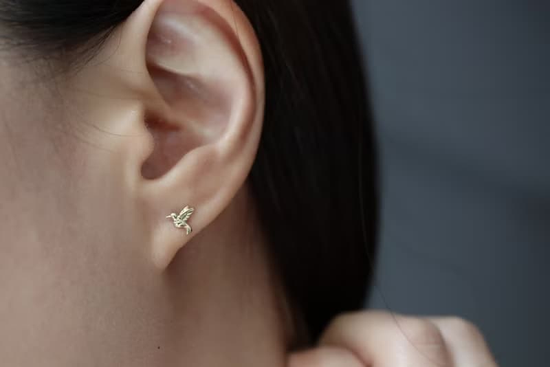 純14K  金蜂鳥鎖珠耳環(單個)耳骨 耳窩 不退色
