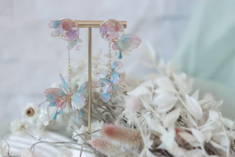 蝶夢  蝴蝶繡球壓花四邊無死角 不對稱 水晶花 樹脂花耳環