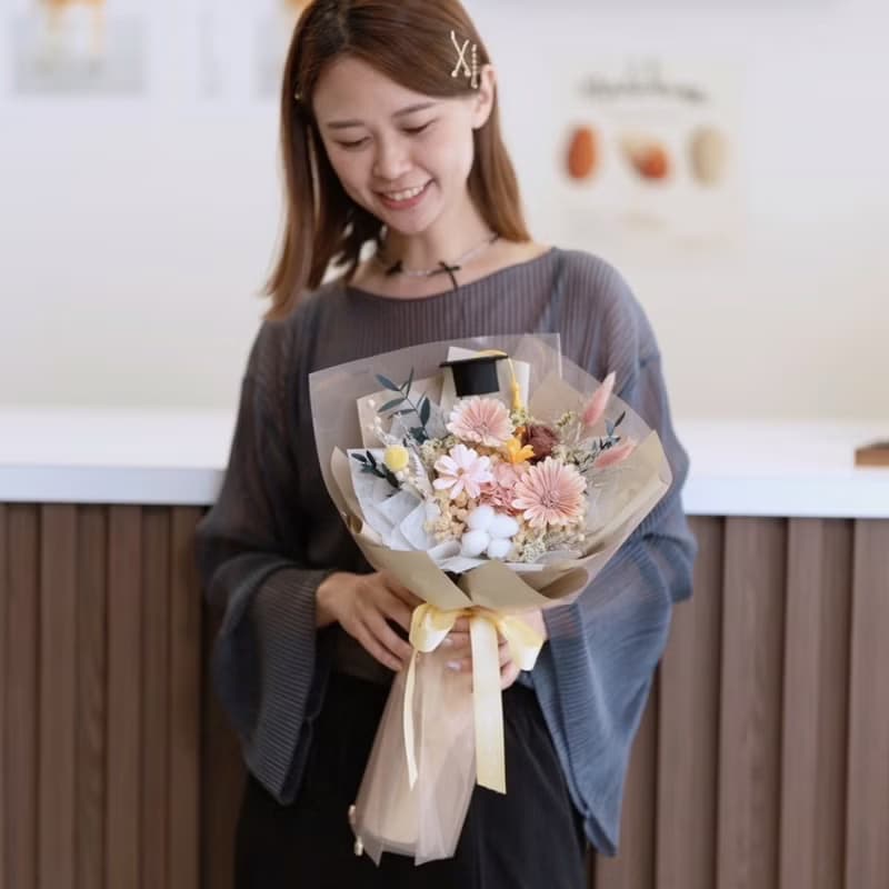 光之旅程畢業花束 / 奶茶色太陽花 太陽花花束 向日葵花束
