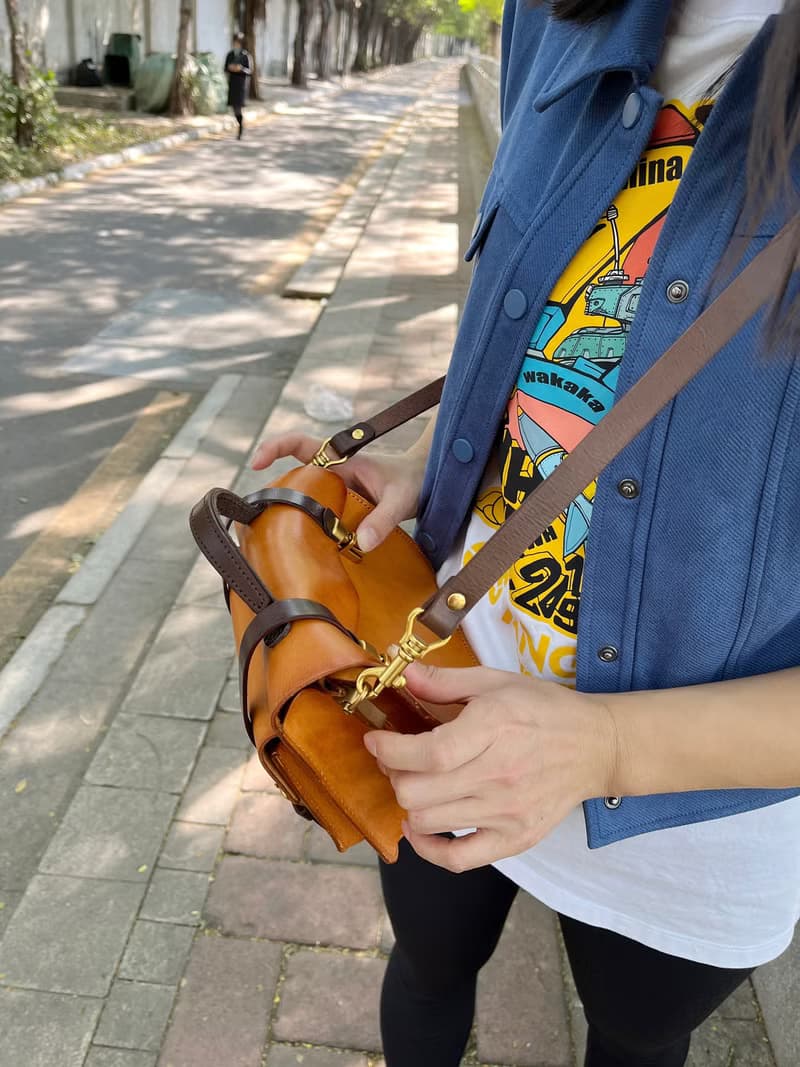 手作復古郵差包 原創頭層植鞣牛皮小方包 女士文藝手提女包 免費