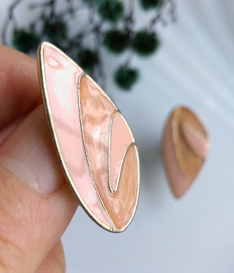 Vintage Jewelry 西洋古董飾品 粉嫩色調 對稱 翅膀 針式耳環