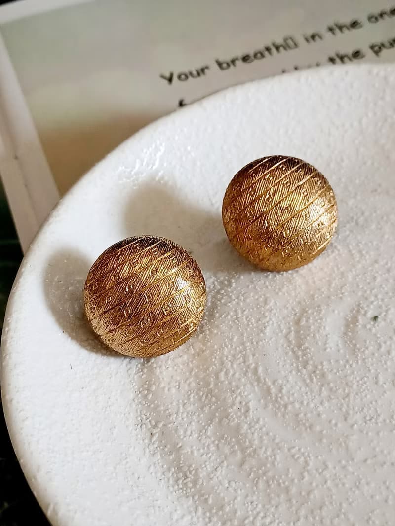 vintage jewelry  古典布紋金鈕扣造型  夾式耳環
