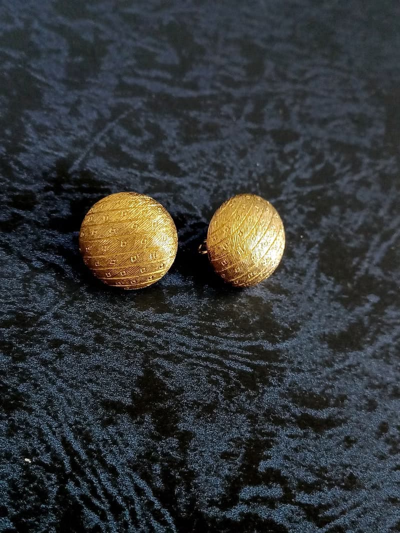 vintage jewelry  古典布紋金鈕扣造型  夾式耳環