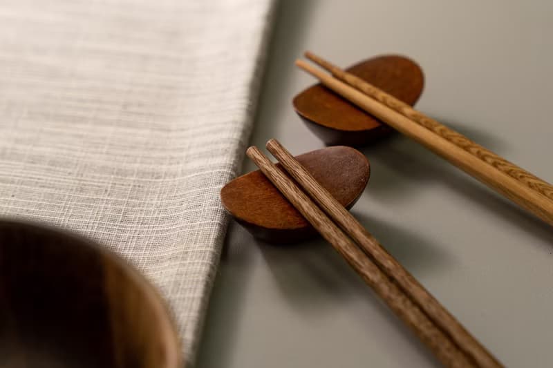 Islandoffer島嶼製作 楠木元寶筷子架/托4個