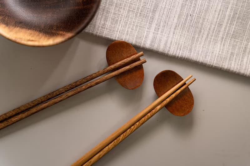 Islandoffer島嶼製作 楠木元寶筷子架/托4個