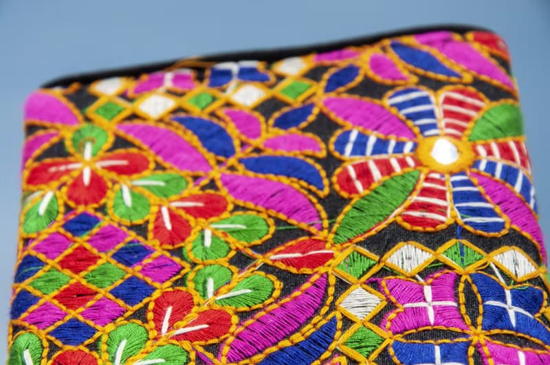 手工刺繡斜背包 民族風包 側背包 肩背包 手工包 刺繡包-繽紛花朵