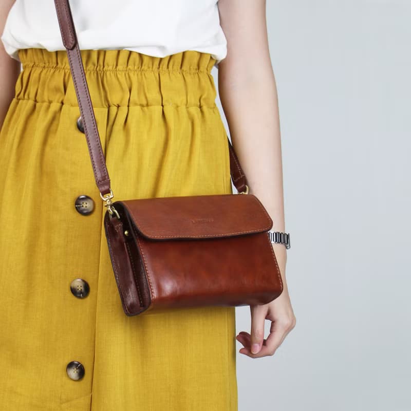 L-3166  棕色義大利植鞣革牛皮斜背小包 生日情人節禮物