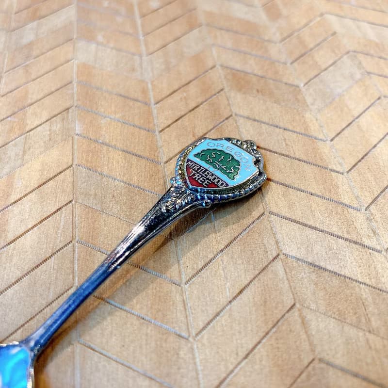 美國古董老物 OPEGON長春木圖騰把柄金屬製小湯匙