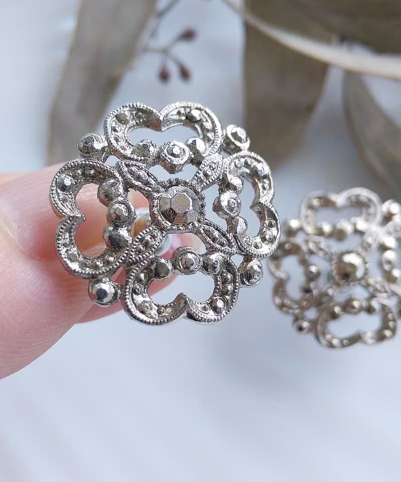 Vintage Jewelry 西洋古董飾品 銀色調 旋花 針式耳環