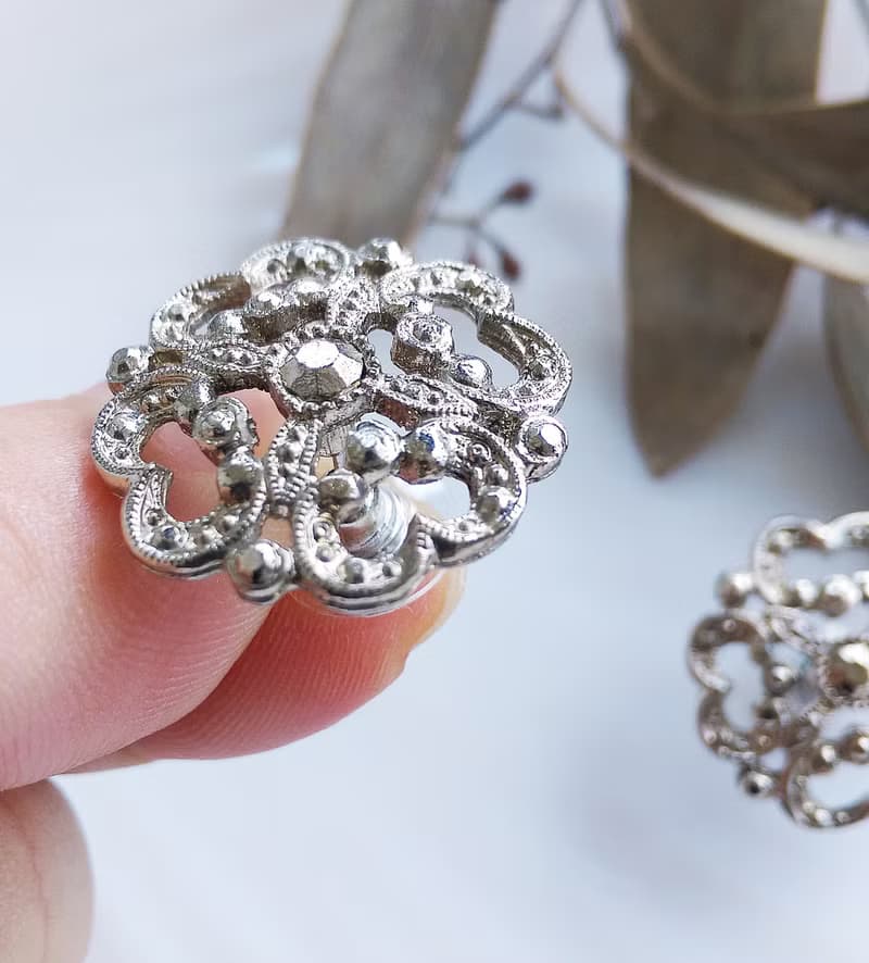Vintage Jewelry 西洋古董飾品 銀色調 旋花 針式耳環