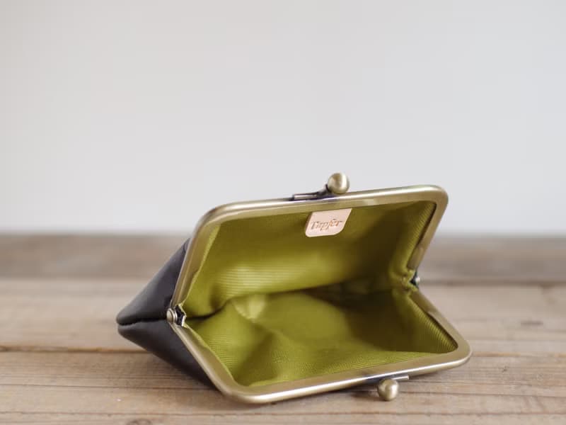 角型レザー がま口 口金財布 ブラック×ワサビ