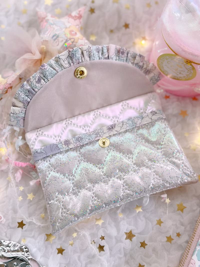 フラップオーロラポーチ