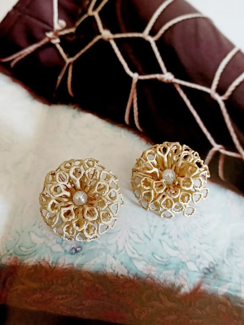 vintage jewelry 古董全簍空白琺瑯繡球花夾式耳環
