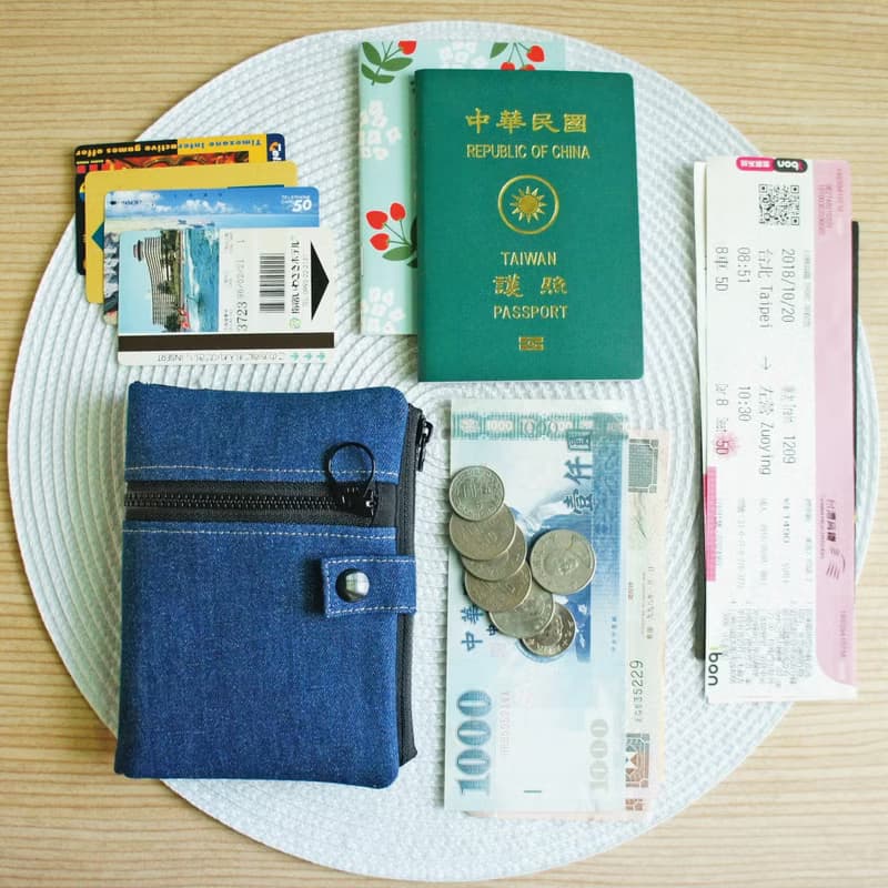 Lovely丹寧牛仔布【跳線雙拉鍊多功能短夾護照套】布書套
