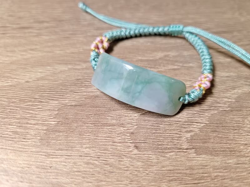 【親翠】天然翡翠 白底果綠飄花手牌