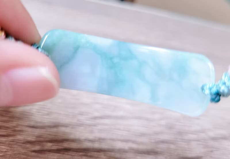 【親翠】天然翡翠 白底果綠飄花手牌