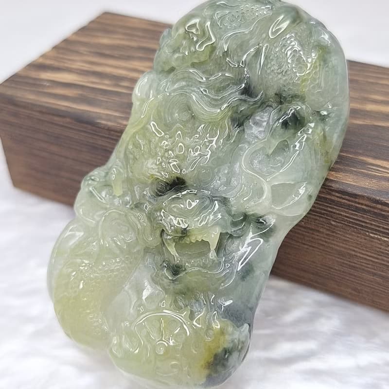 稀有冰秋香起膠飄花龍牌 | 天然緬甸玉A貨翡翠