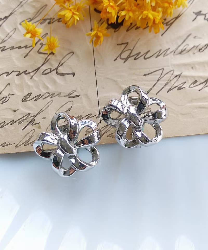 Vintage Jewelry 西洋古董飾品 TRIFARI 銀色調 小花結 夾式耳環