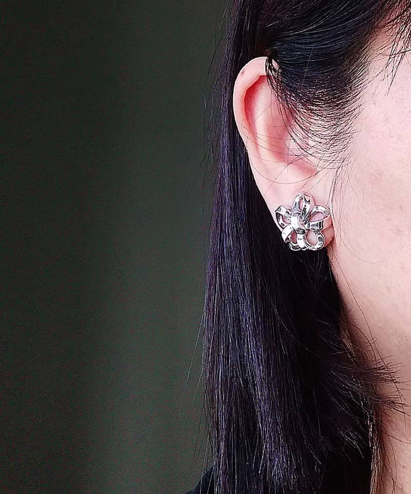 Vintage Jewelry 西洋古董飾品 TRIFARI 銀色調 小花結 夾式耳環