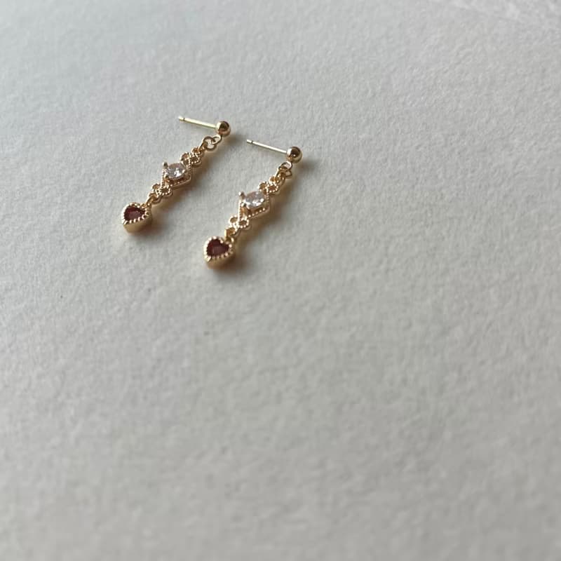 14K包金 紅色小愛心雕花蕾絲耳環 耳夾 14KGF
