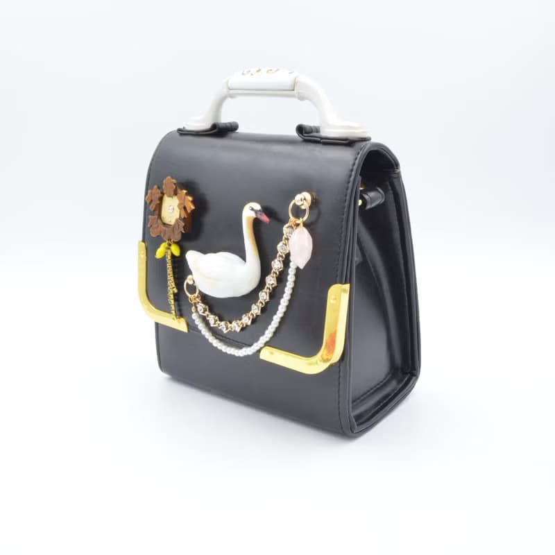 TIMBEE LO 黑色立體天鵝裝飾珠寶風手袋 PU仿皮包包 復古風門柄