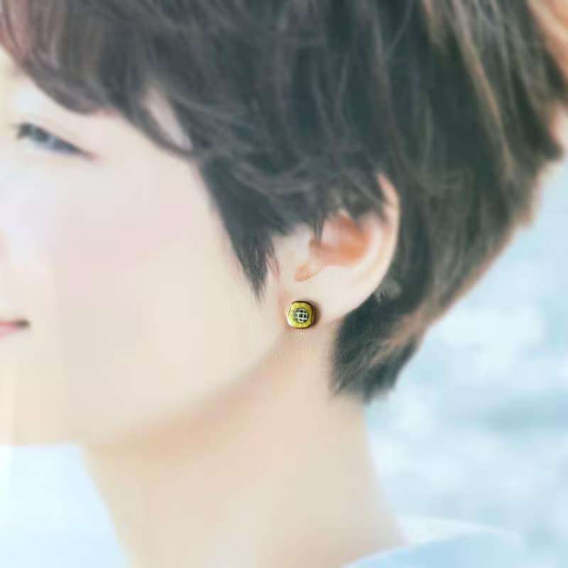 耳元に咲く ひまわり 陶器 金継ぎ ピアス イヤリング ノンホールピアス 夏 黄色 イエロー ゴールド 金 向日葵 花 お花 ギフト プレゼント 贈り物 誕生日