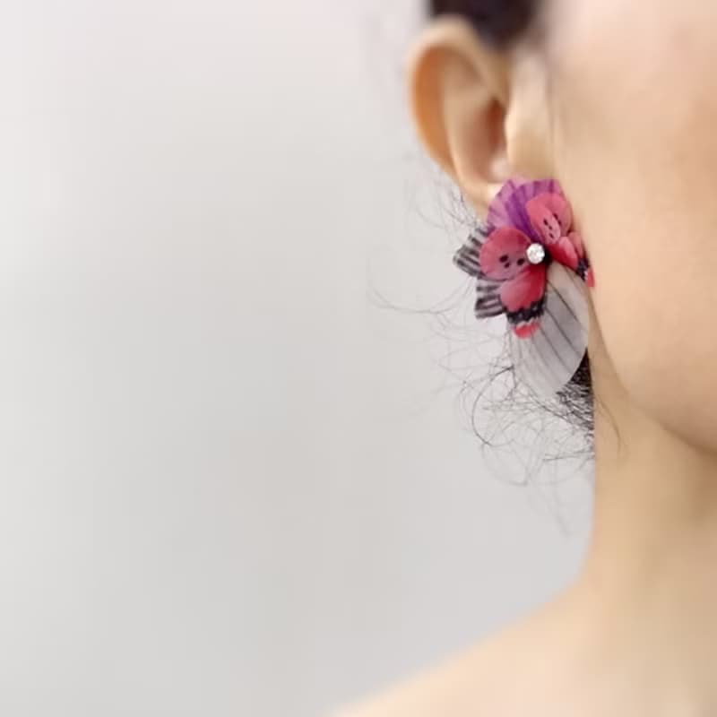 不對稱蝴蝶耳環一對&水鑽925銀耳針 pierced or clip-on earring