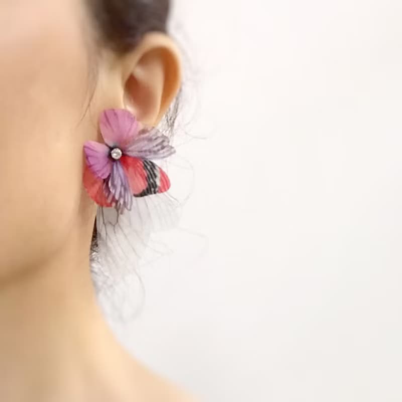 不對稱蝴蝶耳環一對&水鑽925銀耳針 pierced or clip-on earring